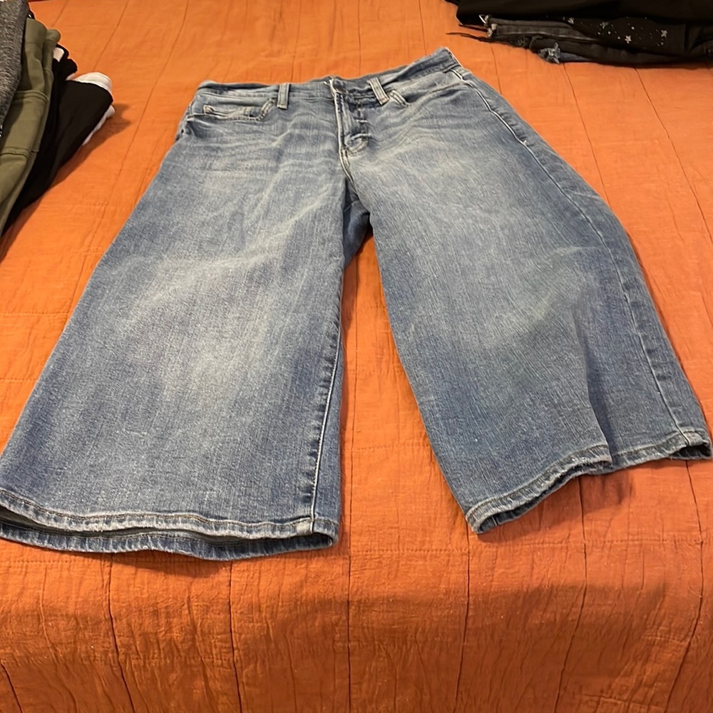 Wide leg cropped jeans